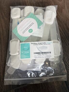 Skyla White Furniture Strap Locks (12-pack)